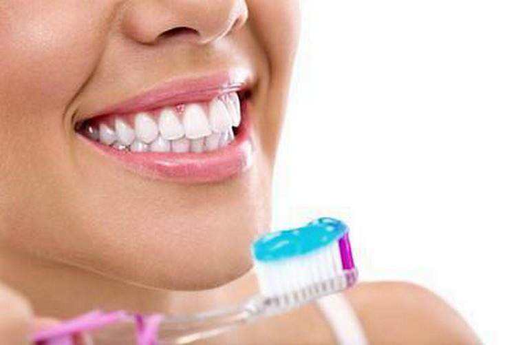 经常牙龈出血，每天早上用这几个方法，让口腔健康起来