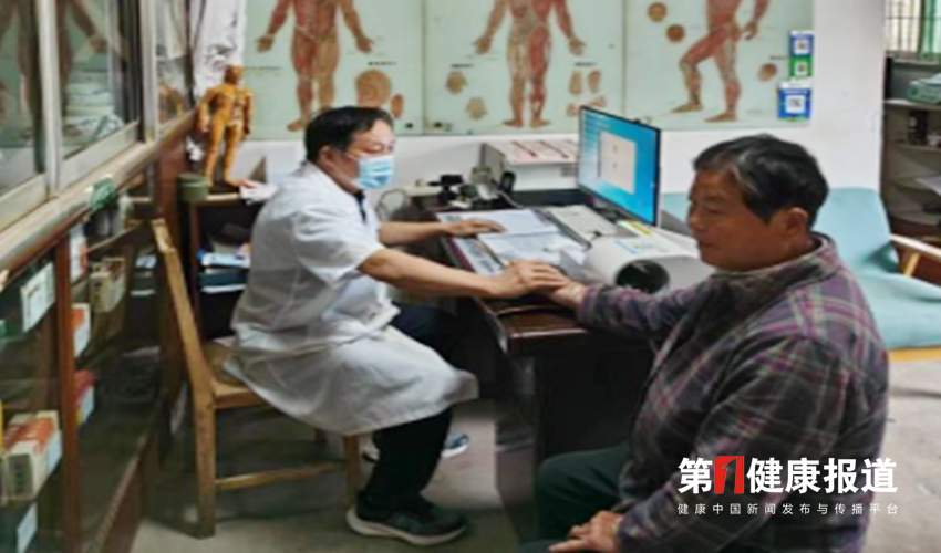 钱国锋自幼辨识中草药服务他人获颁健康宣传大使