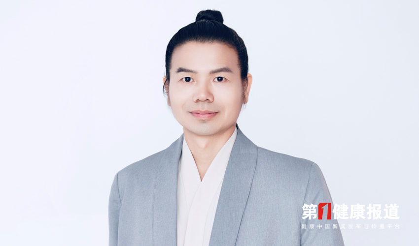 何承根带领团队守护生命健康获颁健康宣传大使