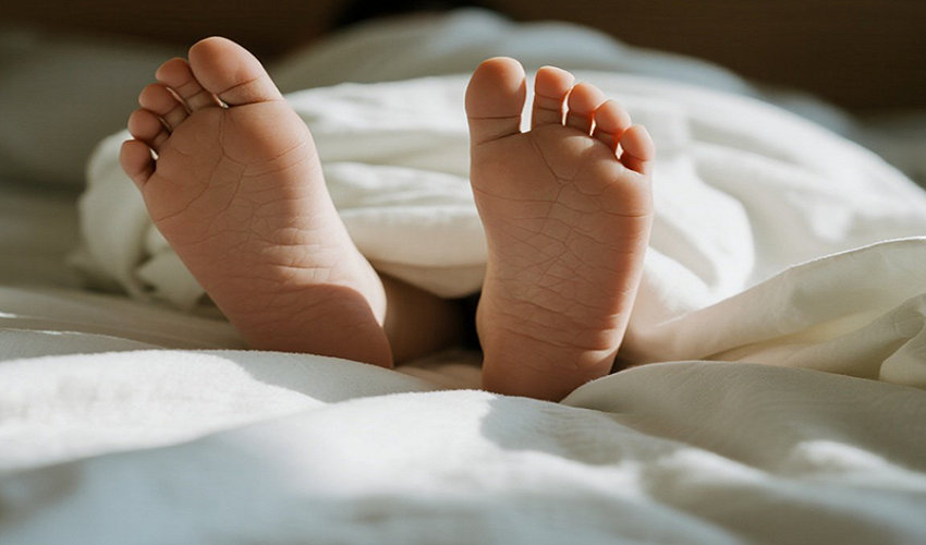 睡觉把脚露在外面会改善失眠？