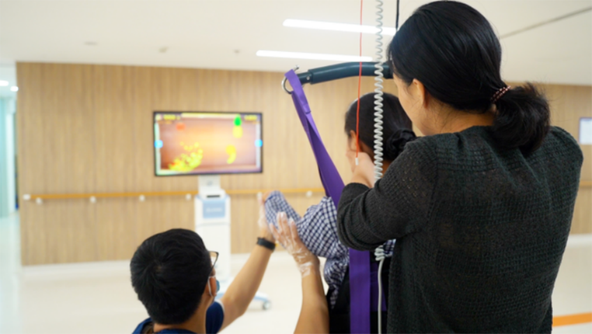 天轨+体感式情景互动让康复也能“温情有趣”