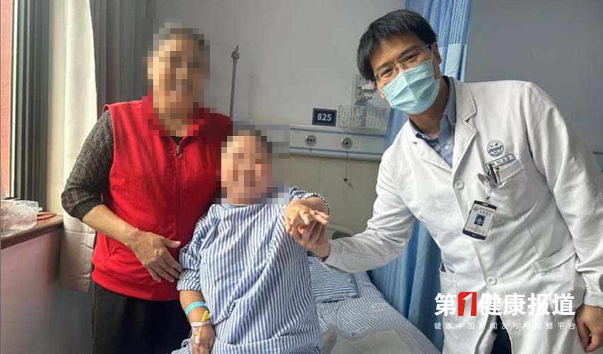 徐瑞达深耕脊柱微创领域获颁健康宣传大使